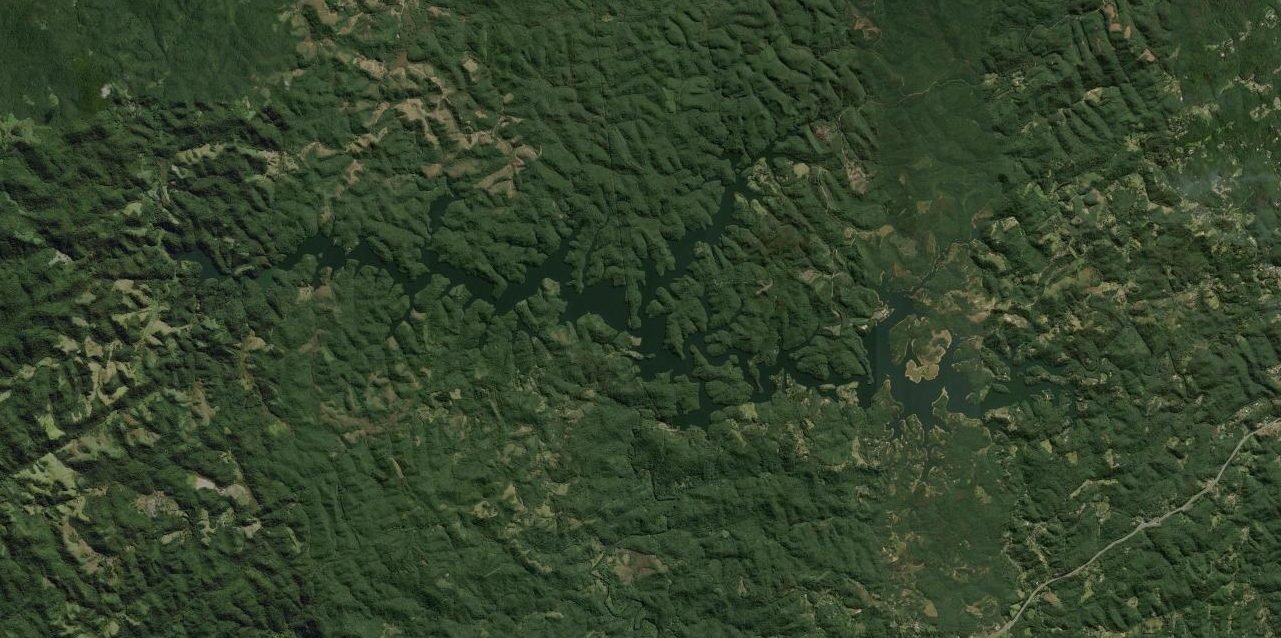 Imagem de satélite do corpo da represa Cachoeira do França e entorno